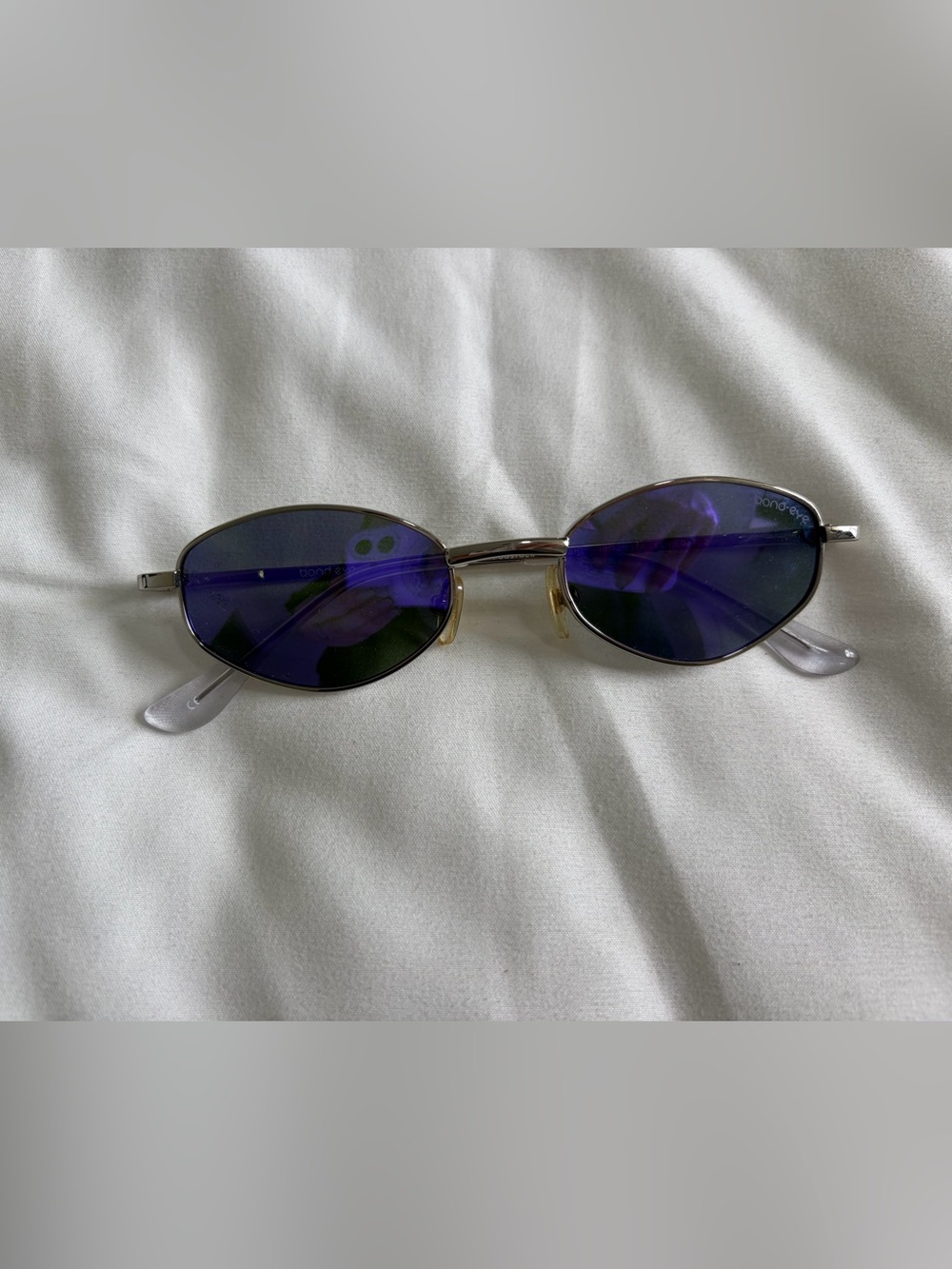 bond-eye Blue Lens Oval Sunglasses with Silver Frame
